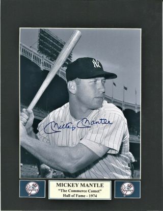 8x10 Live Ink Signed B&w 8x10 Photo Of Mickey Mantle Matted To 10x13