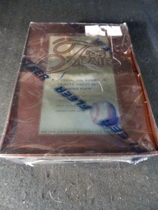 1995 Flair Series 2 Baseball Factory Box (24 Packs) Find Hot Gloves