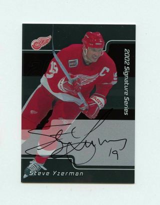 Steve Yzerman 01 - 02 Be A Player Signature Autograph Auto Limited Card Lsy