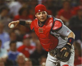 Yadier Molina - - St Louis Cardinals - - Glossy 8 X 10 Photo