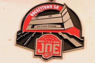 Joe Louis Arena Detroit Red Wings - Large Medal Running Souvenir Depicts Arena -