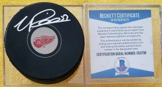 Beckett C53738 Vatteri Filppula Signed Detroit Red Wings Hockey Puck Nhl