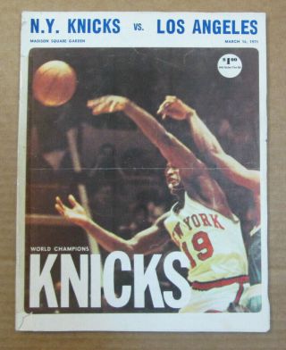 Vintage Nba 1971 York Knicks Vs Los Angeles Lakers Program Willis Reed Cover