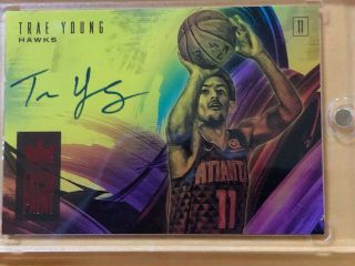 2018 - 19 Court Kings Fresh Paint Red Trae Young Hawks Rc Auto /99 Sp