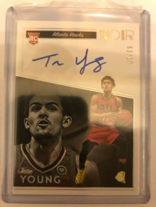 Trae Young 2018 - 19 Noir Rookie Autographs Rc On - Card Auto 07/99