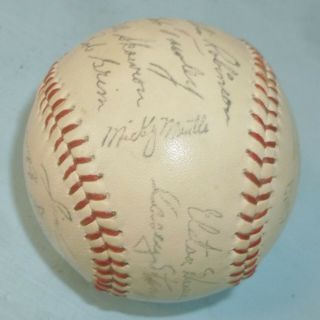 Auto Signed ? Baseball Mickey Mantle Larry Birrd Team Sports Memorabilia