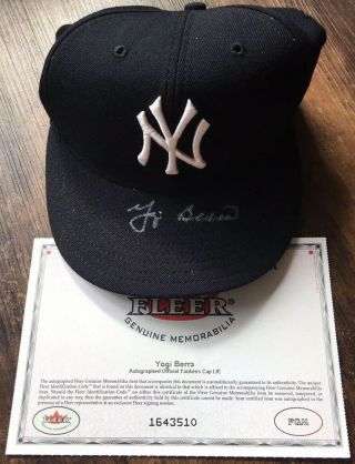 2001 Fleer Legacy Cap Hat Yogi Berra Hof N.  Y.  Yankees Auto Autograph Deceased Sp
