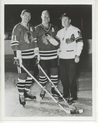 Stan Mikita & Bobby Hull 1967 8x10 Photo W/ Blackhawks Coach Billy Reay