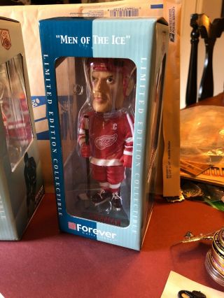 2001 Steve Yzerman Detroit Red Wings Hockey Nhl Men Of The Ice Forever Series