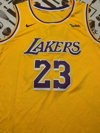 Nike LeBron James Collectible Swingman Men ' s Jersey (LA Lakers) Never Worn XL 6