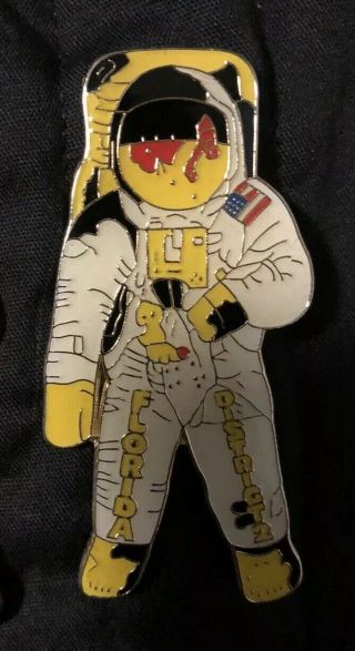 Little League Pin: White/yellow Astronaut