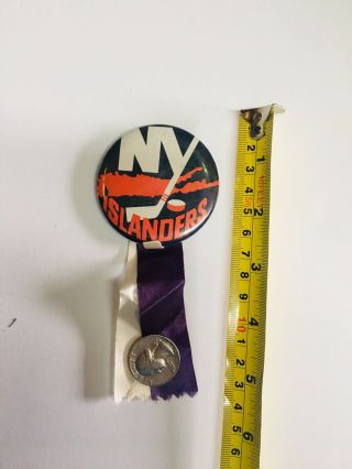Vintage Ny Islanders Nhl Hockey Pinback Button With Ribbons