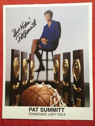 Pat Summitt Tennessee Lady Volunteers Signed Autographed 8.  5 X 11 Photo