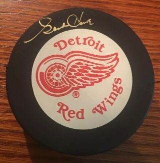 Uda Jsa Gordie Howe Signed Gold Paint Official Game Puck Detroit Red Wings