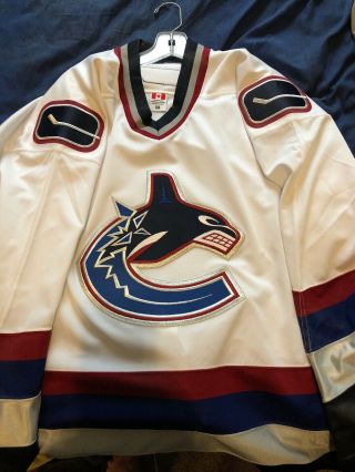 Vancouver Canucks Authentic Team Issued Reebok Hockey Jersey Size 58 Tie Down