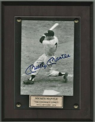 7 X 9 Plaque With 4 X 5.  5 Live Ink Signed B&w Photo Of Mickey Mantle