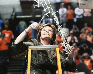 Pat Summitt Tennessee Lady Volunteers Signed 8x10 Photo National Champions 2