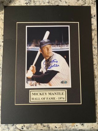 Mickey Mantle Signed 5x7 Photo With Matted Frame Photo Board.