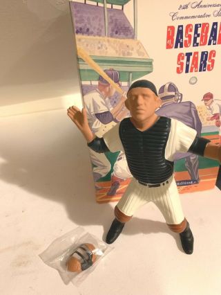 1988 Hartland Baseball Stars Yogi Berra 25th Anniversary Statue & Mask