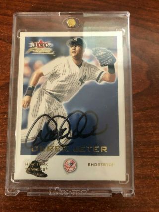 Derek Jeter Signed Autographed Fleer Focus Baseball Card With Authentic