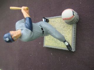 1995 Sports Impressions The Switch Hitter Connects Mickey Mantle Figurine Nc683