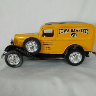 1989 Ertl 9748 1:25 University Of Iowa Hawkeyes 1932 Ford Panel Delivery Bank