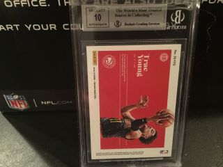2018 - 19 PANINI ENCASED TRAE YOUNG RC AUTO 9/10 BGS 9 10 AUTO ON CARD 2