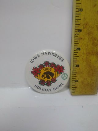 Iowa Hawkeyes Holiday Bowl 1986 Button Pin