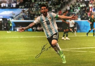 Lionel Messi Signed 11x17 Photo (argentina) Authentic Autograph /