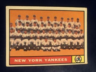 1961 Topps 228 Yankees Team W/ Mickey Mantle & Roger Maris