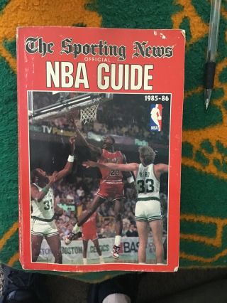 1985 - 86 The Sporting News Official Nba Guide Basketball Book Michael Jordan 2219