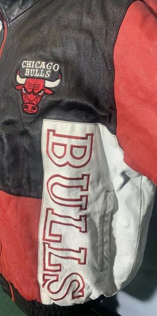 Vintage Chicago Bulls Leather Jacket,  Pro Player Brand,  Men ' s XL - Red and Black 5