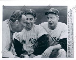 1963 York Yankees Dan Topping Yogi Berra & Joe Dimaggio Press Photo