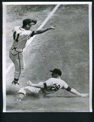 Eddie Mathews & Joe Cunningham 1958 Press Photo Milwaukee Braves Cardinals