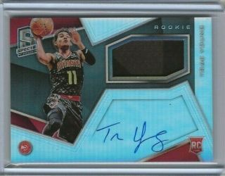 2018 - 19 Panini Spectra Trae Young Rc Auto Jersey Silver Prizm 122/299 104 Hawks
