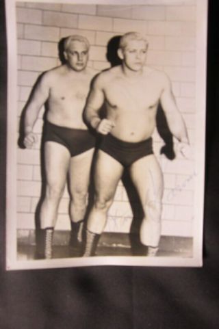Oldschool Autographed Wrestling Photo Terry & Ronnie Garvin 5 X 7 Black & White