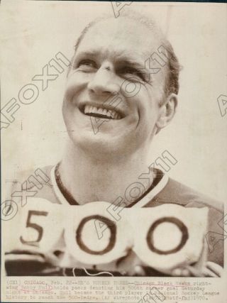 1970 Chicago Blackhawks Hof Hockey Player Bobby Hull 500 Goals Press Photo