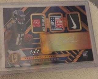 2019 Gold Standard Marquise Brown Auto,  Nfl Shield,  Nike Swoosh,  Laundrytag 1 Of 1