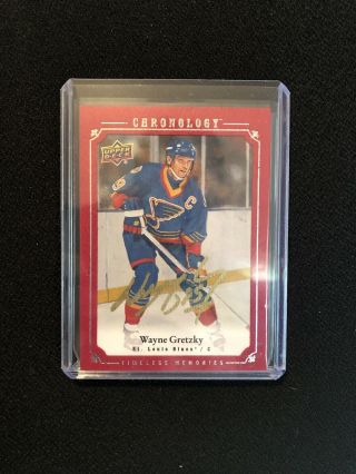 18 - 19 Ud Chronology Wayne Gretzky Red Boarder Auto /25 St.  Louis Blues