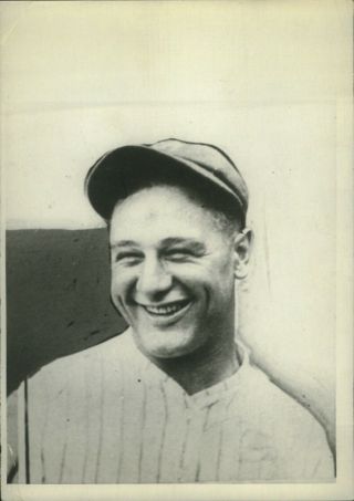 1950s Press Photo Lou Gehrig Of The York Yankees Smiling For The Camera