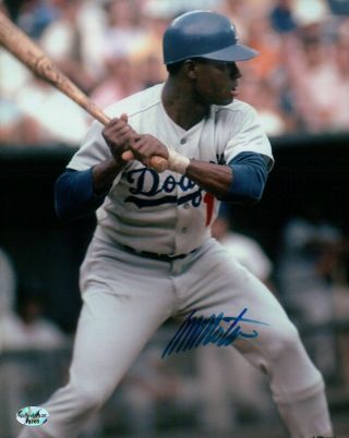 Manny Mota Signed 8x10 Photo Autograph La Dodgers Road At Bat Zoom Auto