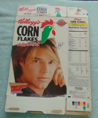 Ricky Martin Kellogg ' s Corn Flakes Box 1997 in English & Spanish 3