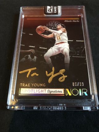 2018 - 19 Noir Trae Young Spotlight Signatures Gold Ink Auto Rc 86/99