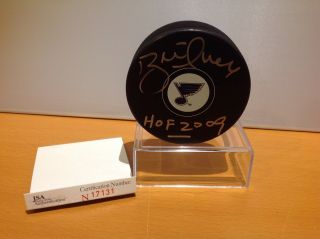 Hof Hockey Brett Hull Autographed Blues Puck Jsa Certified