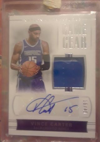 2017/18 National Treasures Vince Carter Auto Patch Kings 16/49 Card