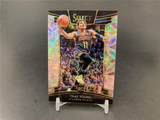 2018 - 19 Panini Select Basketball Trae Young Rookie Scope Prizm Concourse Hawks
