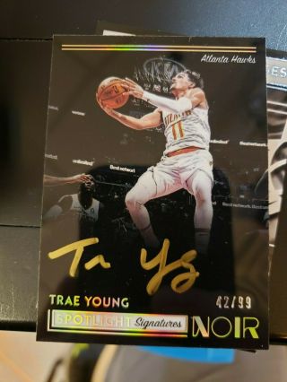 2018 - 19 Panini Noir Trae Young Rc Spotlight Signatures Gold On Card Auto /99
