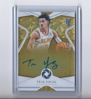 18/19 Panini Opulence Basketball Trae Young Rookie Auto 12/99 Sp On Card Rc