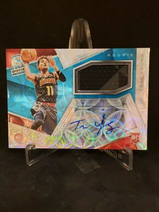 2018 - 19 Panini Spectra Neon Blue 104 Trae Young Rpa /99 On Card 2 Color