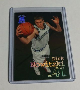 R10,  152 - Dirk Nowitzki - 1998/99 Skybox Molten Metal - Rookie Card - 35 -